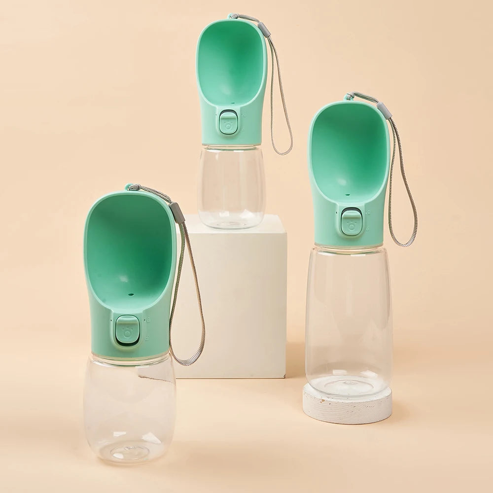 Botella portátil con bebedero y cordón para mascotas