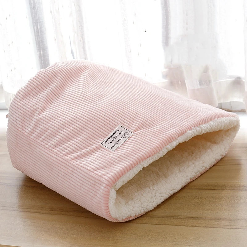 Cama tipo sobre de polar para gatos y perros pequeños