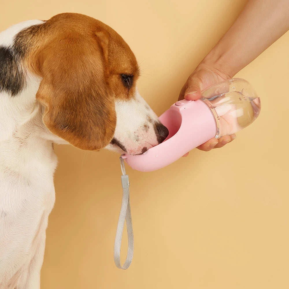 Botella portátil con bebedero y cordón para mascotas