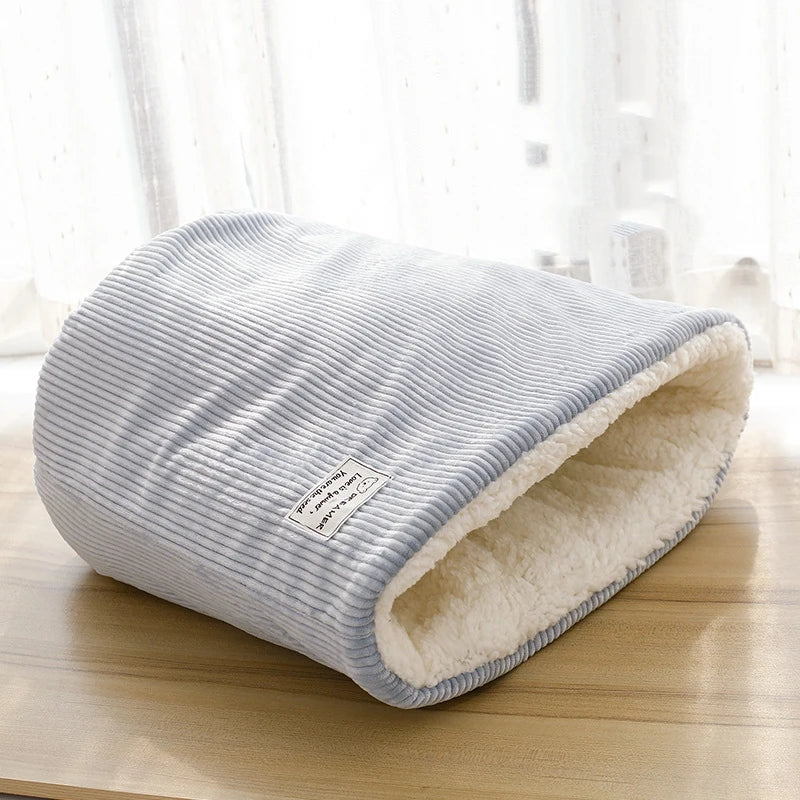 Cama tipo sobre de polar para gatos y perros pequeños